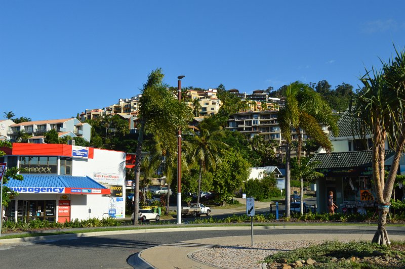 10Airlie (19).JPG - Airlie Beach town centre
